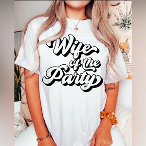 Wife of the Party Bridal party graphic tee size Large